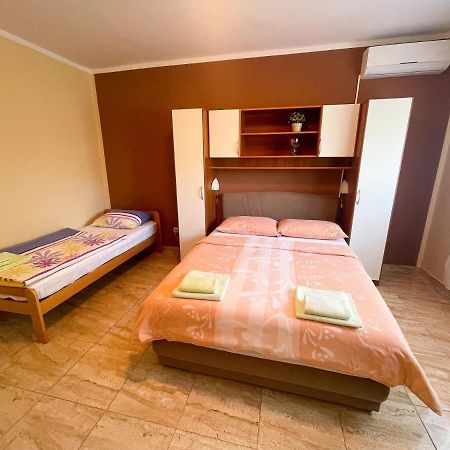 Apartmani Combaj Jadranovo Extérieur photo