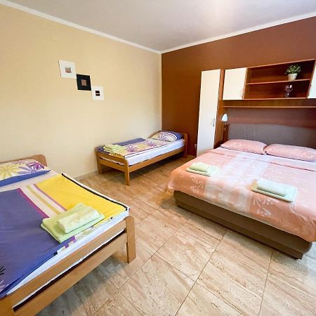 Apartmani Combaj Jadranovo Extérieur photo