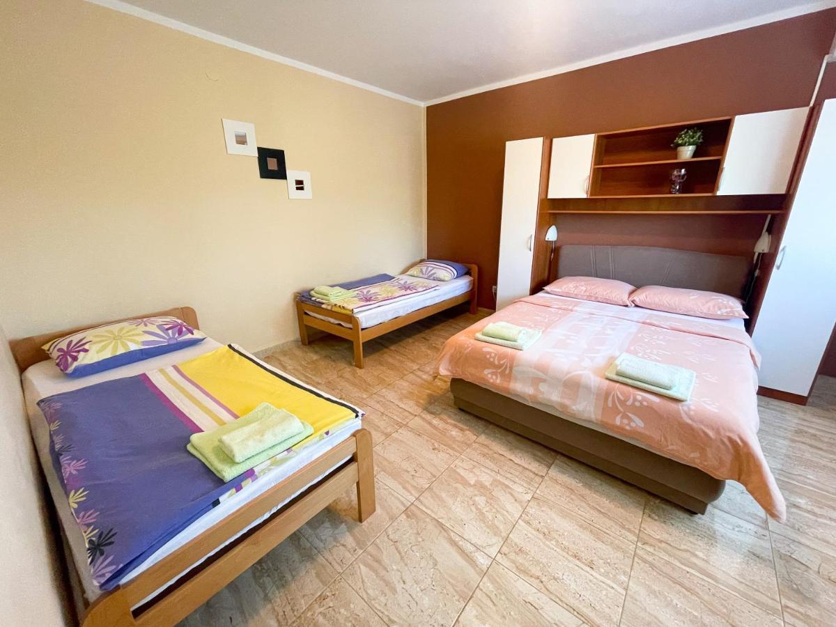 Apartmani Combaj Jadranovo Extérieur photo